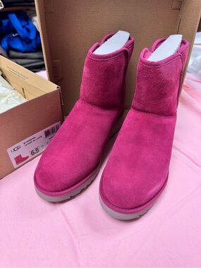 UGG Short Suede Ankle Boot in Fuchsia Pink